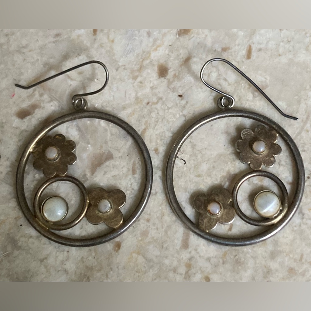 Marjorie Baer Vintage Silver Tone Circular Flower & Mother Of Pearl Earrings